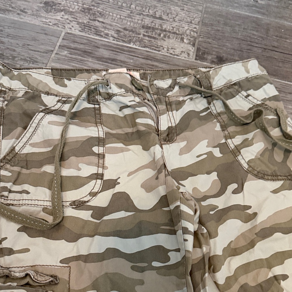 OP Camouflage Cargo Capris - Picture 2 of 6